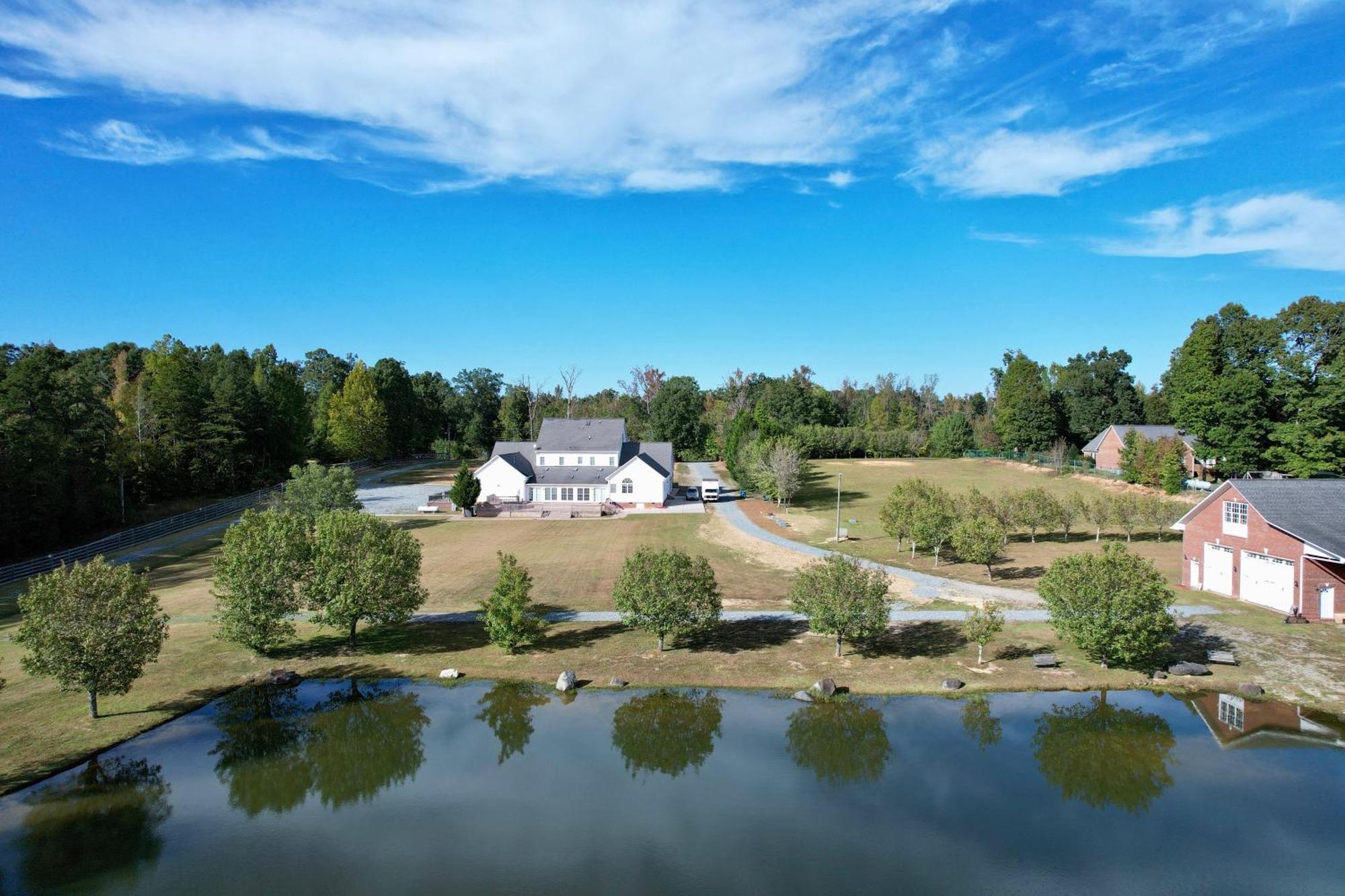Moorefield Suites Greensboro East McLeansville Экстерьер фото
